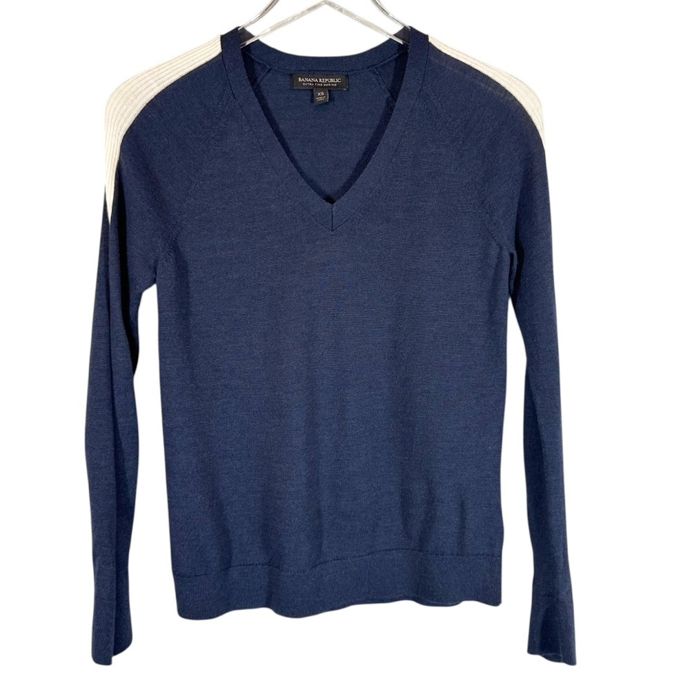 BANANA REPUBLIC Women's XS V-Neck Fine Merino Sweater Navy with ivory Stripe